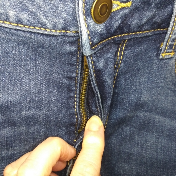 Time And Tru Mid Rise, Dark Wash Distressed Frayed Hem 10"Inseam Jean Shorts - Picture 2 of 9